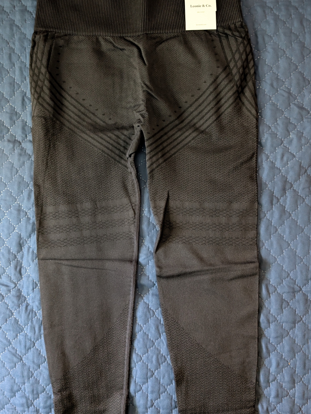 Leonie & Co High-Waist 3D Cellulite-Smoothing Leggings - Black - Picture 2 of 6